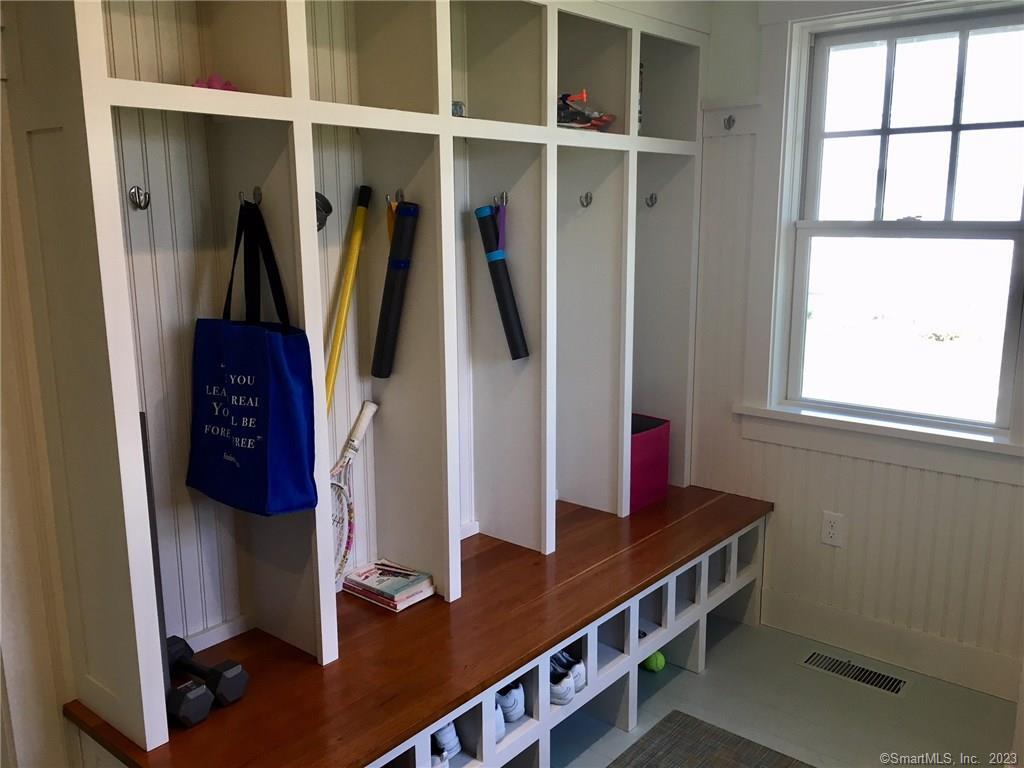 33 Ridgewood Avenue Madison, CT 06443 - Photo 16 of 37