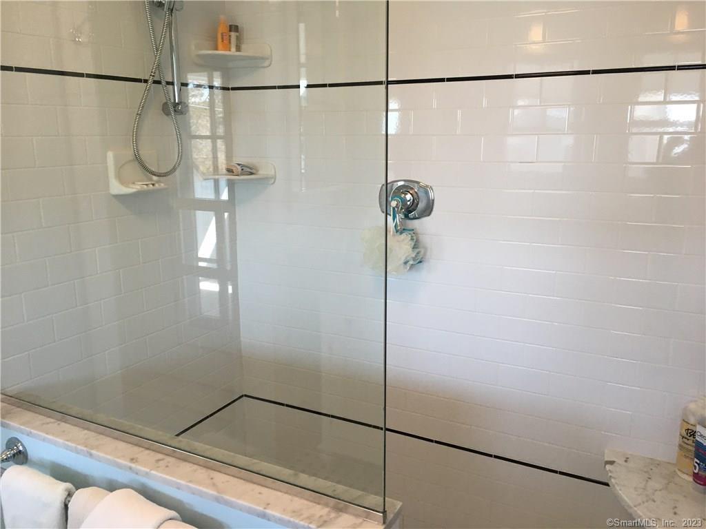 33 Ridgewood Avenue Madison, CT 06443 - Photo 25 of 37