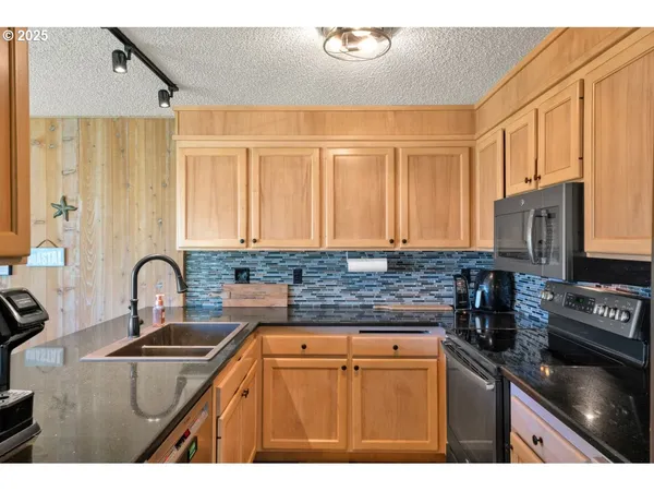$424,900 | 1080 Bay Street, Unit 19, Florence, OR 97439