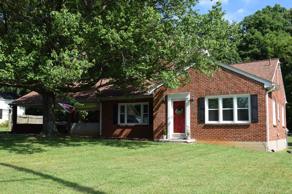 3315 Valentine Road Southwest Roanoke, VA 24018 - Photo 1 of 43 Front view