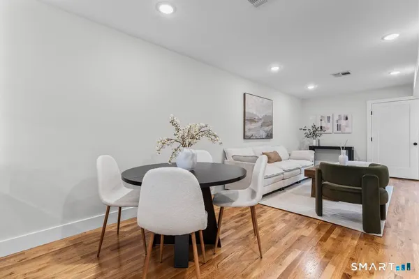 $549,900 | 22 A Merritt Avenue, Woodbridge, CT 06525