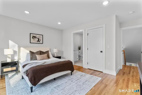 $549,900 | 22 A Merritt Avenue, Woodbridge, CT 06525