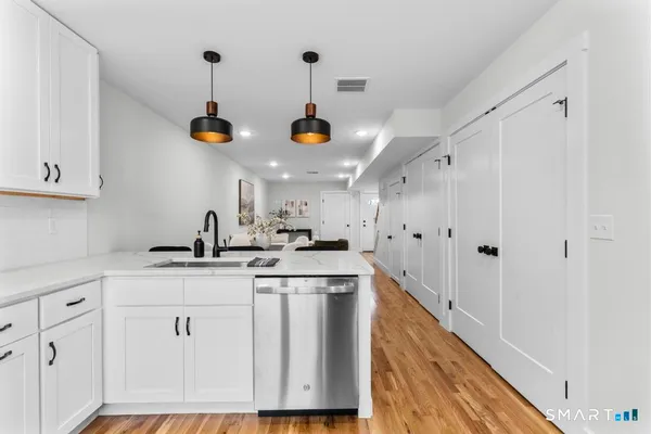 $549,900 | 22 A Merritt Avenue, Woodbridge, CT 06525