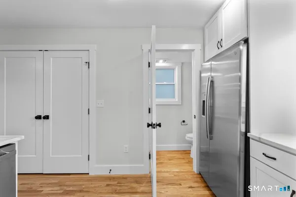 $549,900 | 22 A Merritt Avenue, Woodbridge, CT 06525