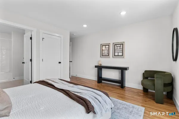 $549,900 | 22 A Merritt Avenue, Woodbridge, CT 06525