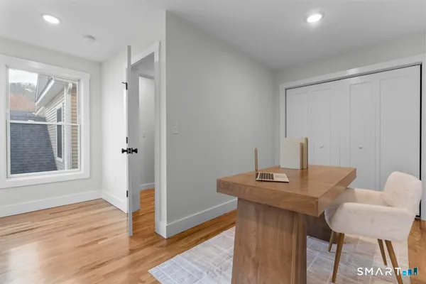 $549,900 | 22 A Merritt Avenue, Woodbridge, CT 06525