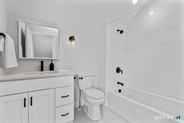 $549,900 | 22 A Merritt Avenue, Woodbridge, CT 06525