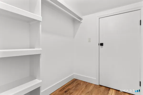 $549,900 | 22 A Merritt Avenue, Woodbridge, CT 06525