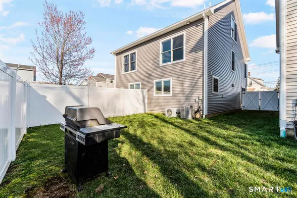 $549,900 | 22 A Merritt Avenue, Woodbridge, CT 06525