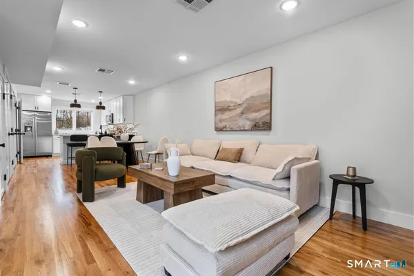 $549,900 | 22 A Merritt Avenue, Woodbridge, CT 06525