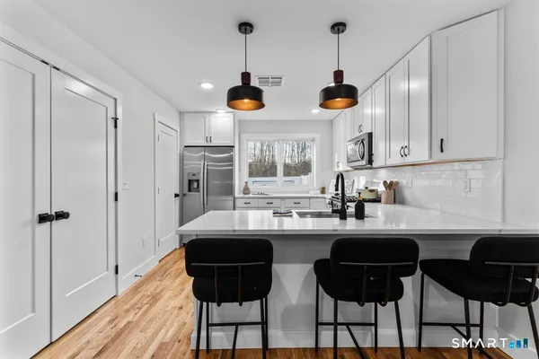 $549,900 | 22 A Merritt Avenue, Woodbridge, CT 06525