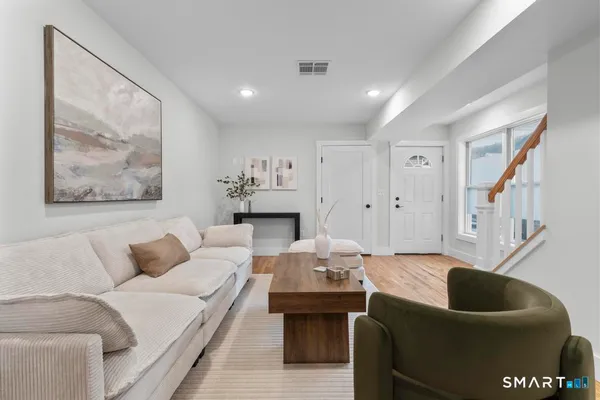 $549,900 | 22 A Merritt Avenue, Woodbridge, CT 06525