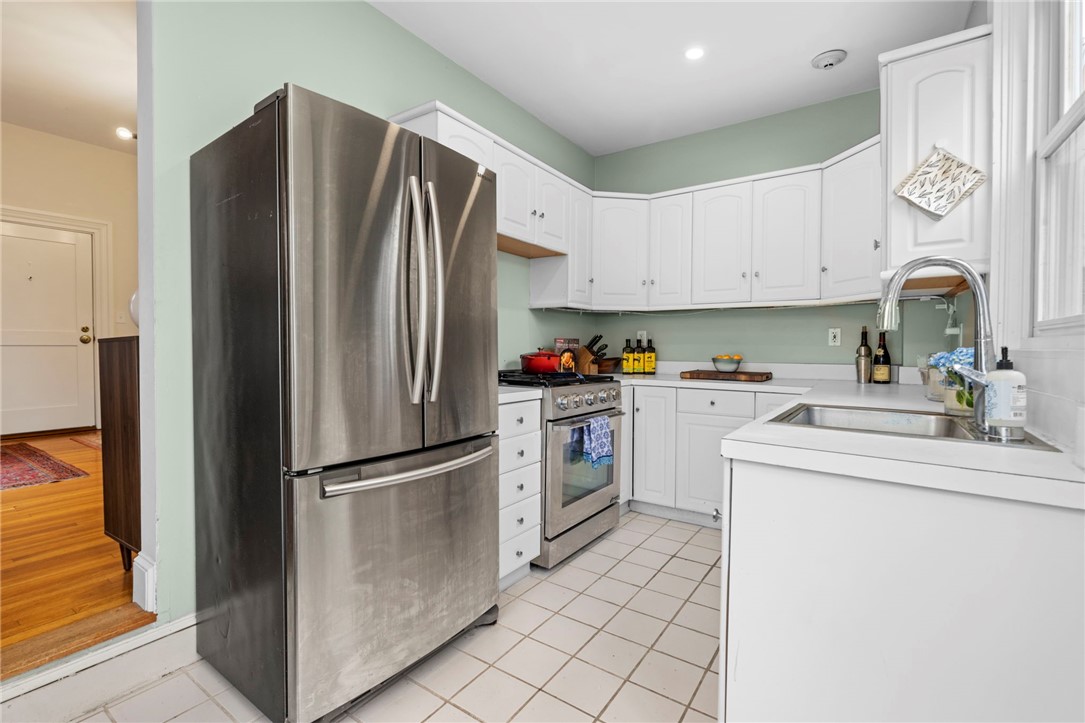 32 School Street, Unit 2 Newport, RI 02840 - Photo 11 of 33