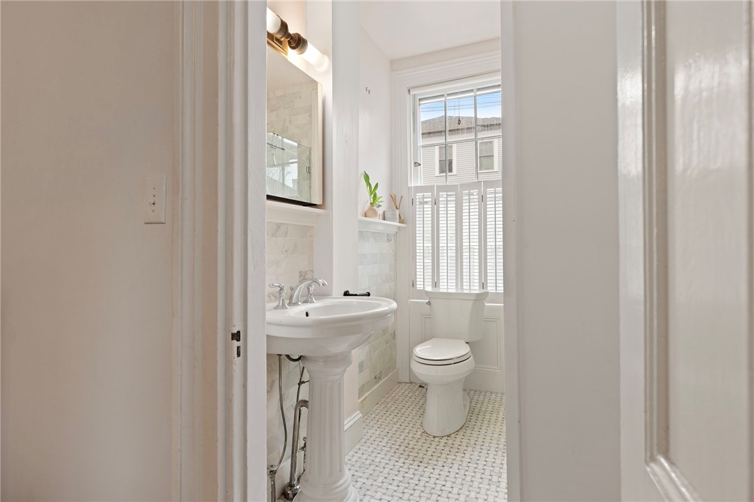 32 School Street, Unit 2 Newport, RI 02840 - Photo 23 of 33