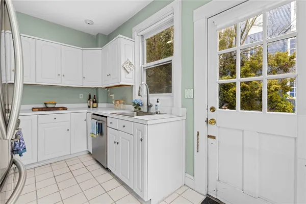 $479,000 | 32 School Street, Unit 2, Newport, RI 02840