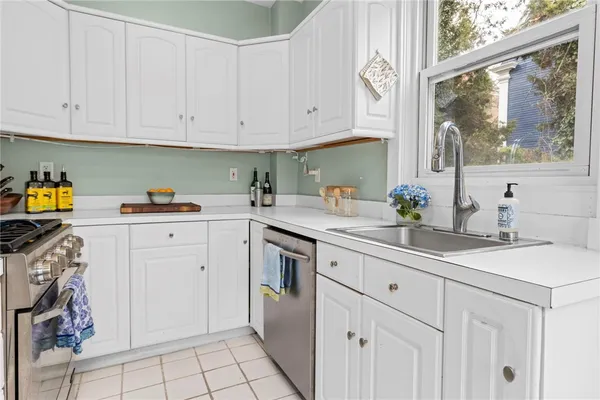 $479,000 | 32 School Street, Unit 2, Newport, RI 02840