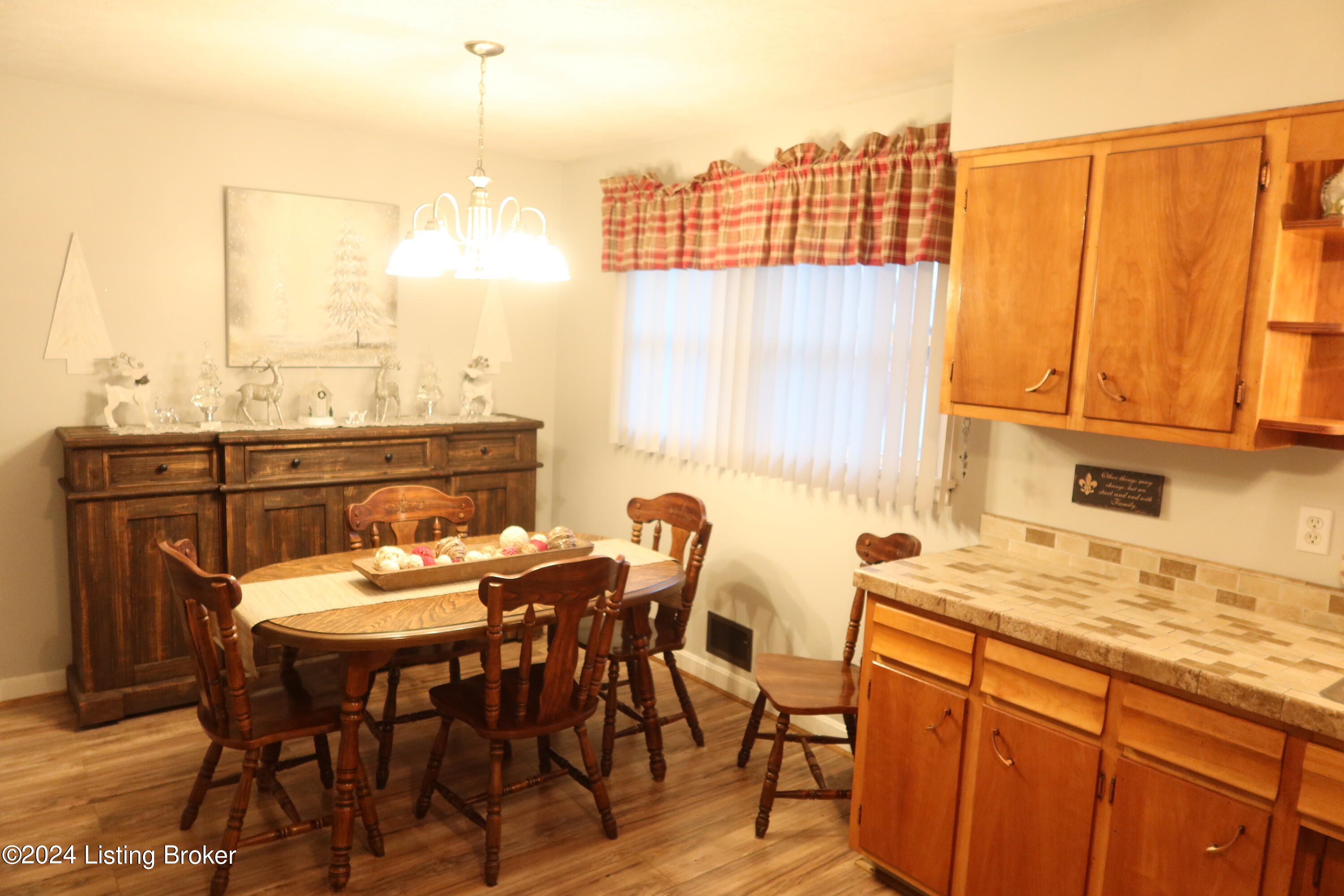 5013 Maryman Road Louisville, KY 40258 - Photo 9 of 33 2024-01-08 06.01.08