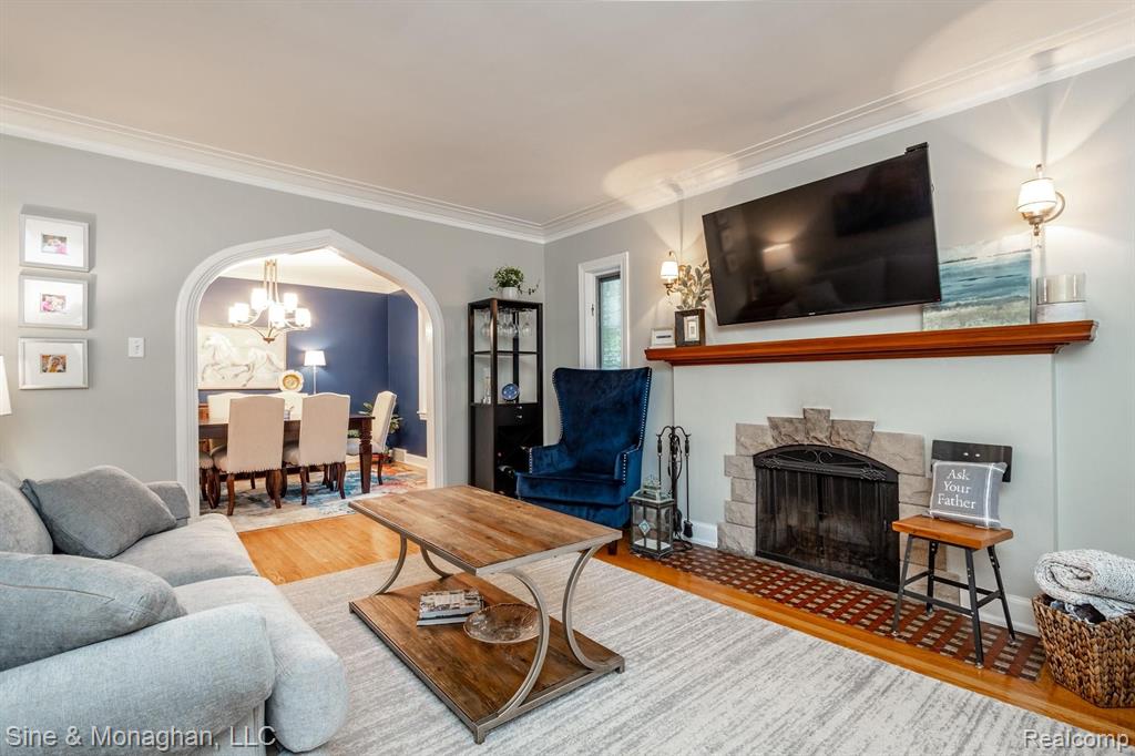 1015 Hawthorne Road Grosse Pointe Woods, MI 48236 - Photo 2 of 40
