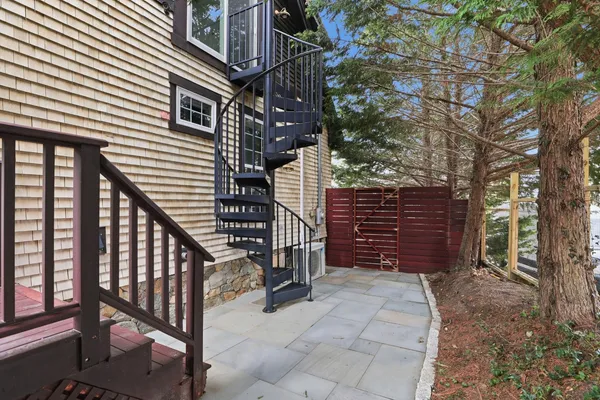 $2,925,000 | 21 Davis Street, Vineyard Haven, MA 02568