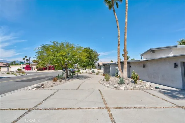 $999,000 | 2922 North Farrell Drive, Palm Springs, CA 92262