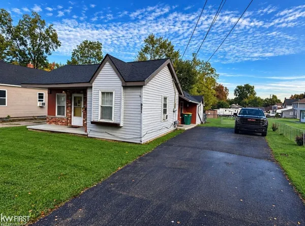 $1,275 | 921 West Mt Morris Street, Mount Morris, MI 48458