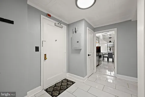 a view of livingroom with furniture