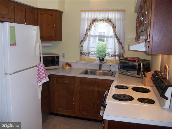 33 C Medford Road, Unit C Whiting, NJ 08759 - Photo 8 of 12 Kitchen