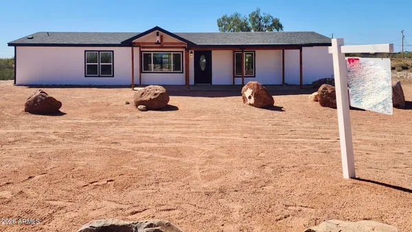 a view of an empty room and a ceiling fan window