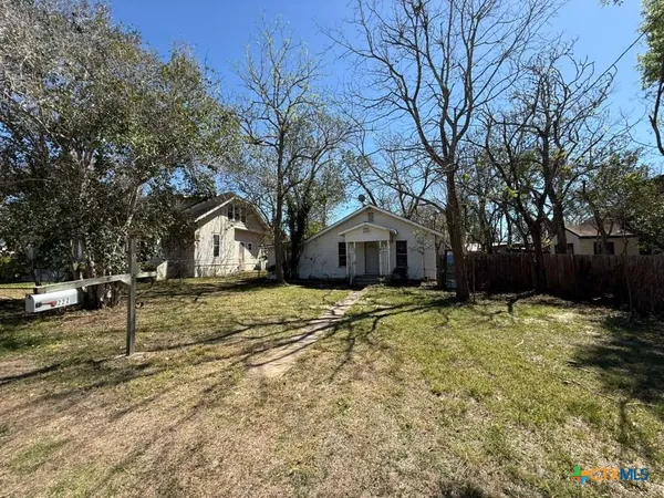 $129,000 | 227 West End Street, Goliad, TX 77963