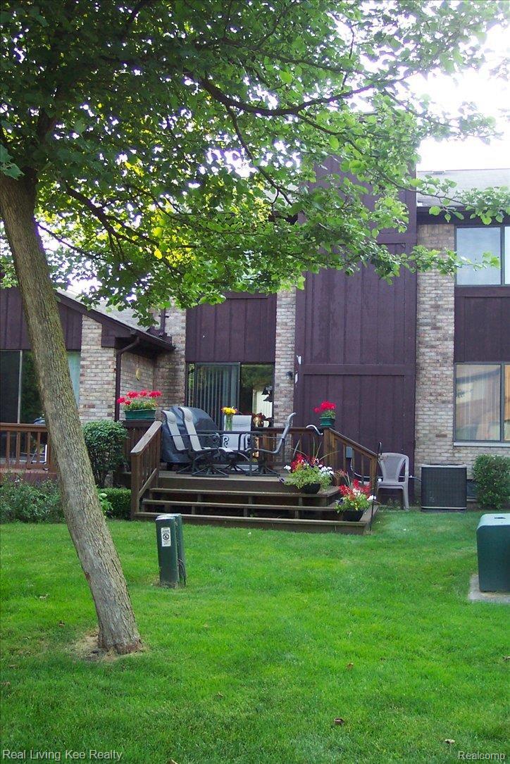 1899 Burning Bush Court, Unit 168 Rochester, MI 48309 - Photo 4 of 25 Back View Deck