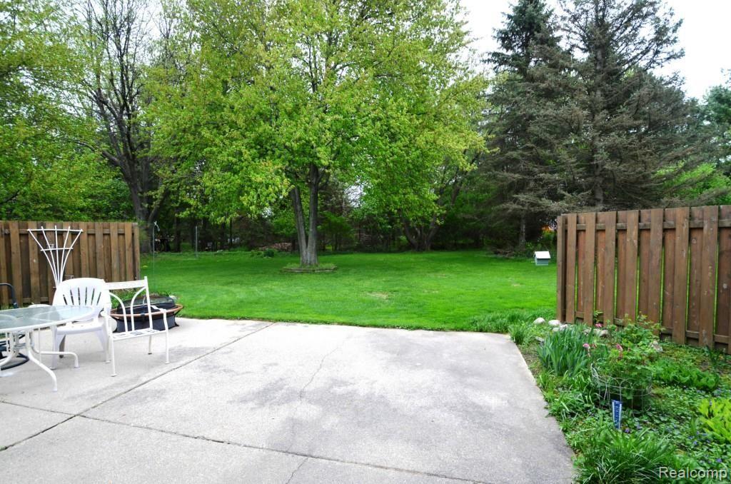 1172 Whispering Knoll Lane Rochester Hills, MI 48306 - Photo 28 of 39