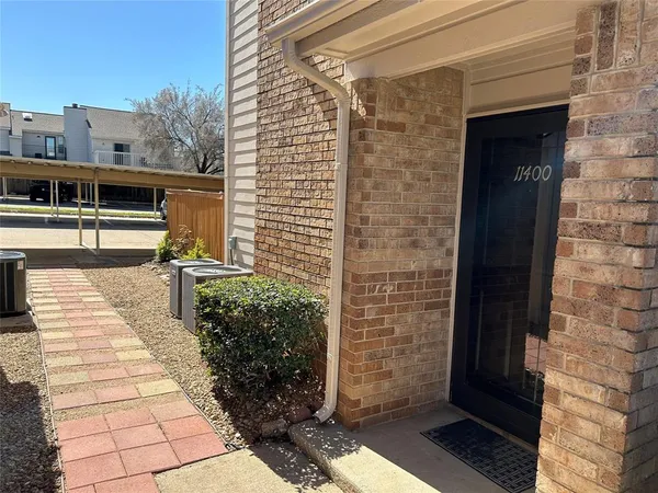 $2,100 | 3635 Garden Brook Drive, Unit 137, Farmers Branch, TX 75234