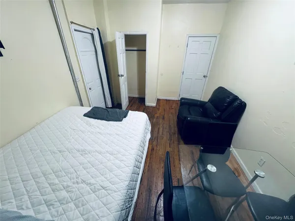$1,150 | 438 Chestnut Street | City Line