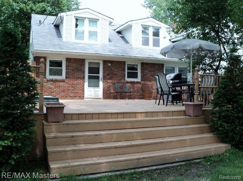 34375 Willow Road New Boston, MI 48164 - Photo 2 of 11 back (800x597)