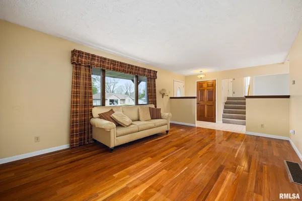 $300,000 | 9909 West Buckhaven Court, Mapleton, IL 61547