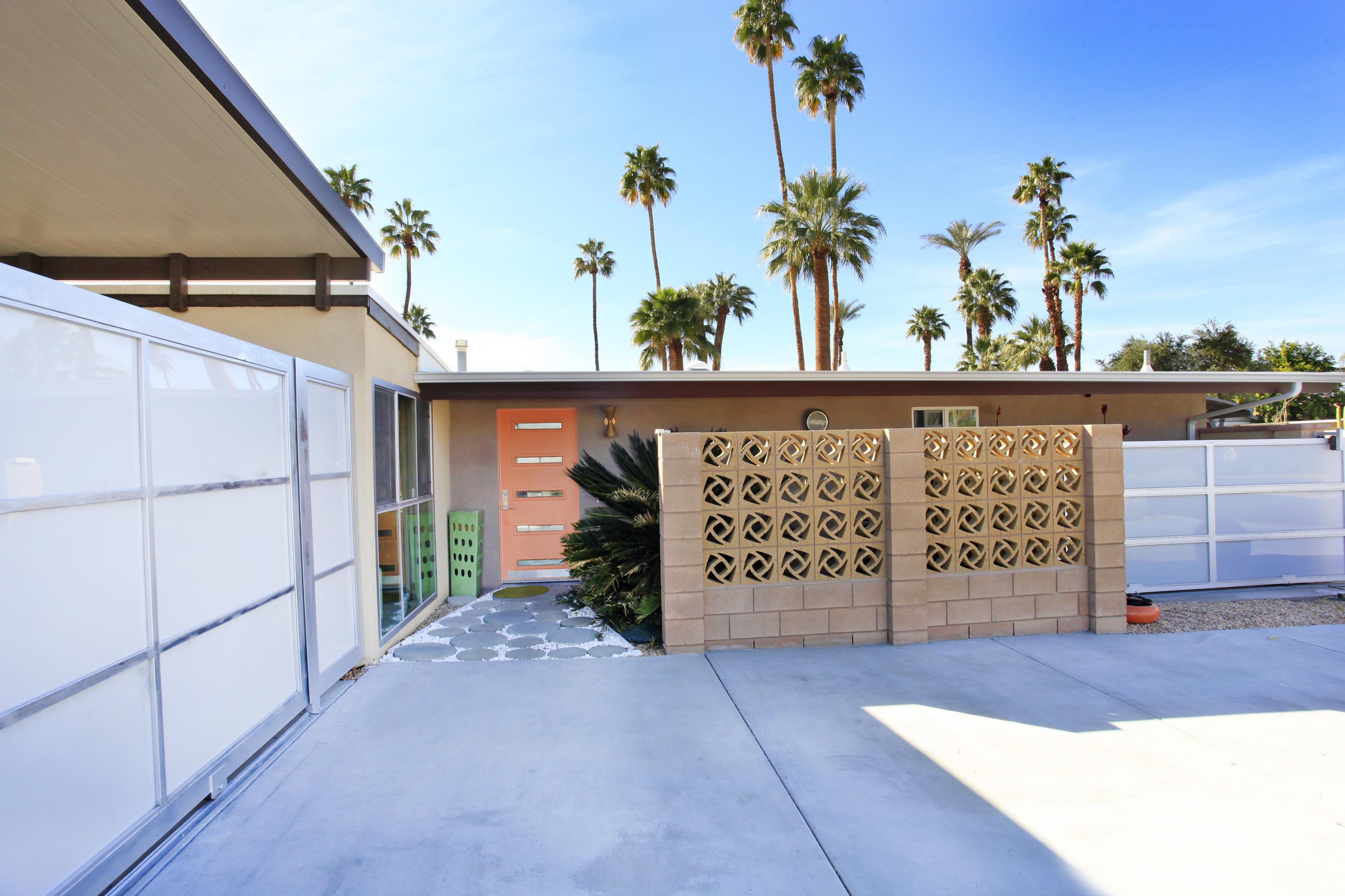 71991 Vista Del Rio Rancho Mirage, CA 92270 - Photo 3 of 34 a view of a pathway along the building