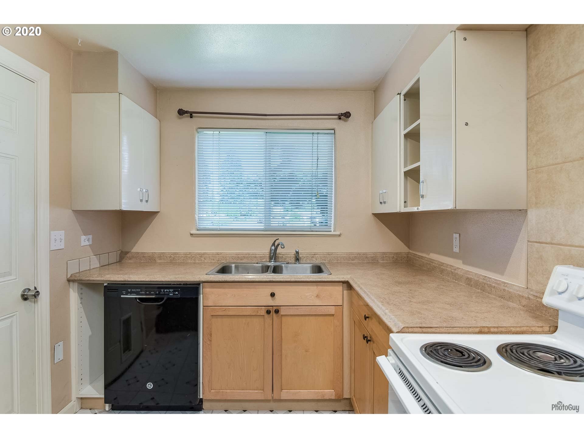 3130 Oriole Street Springfield, OR 97477 - Photo 9 of 28 Gallery Image 9