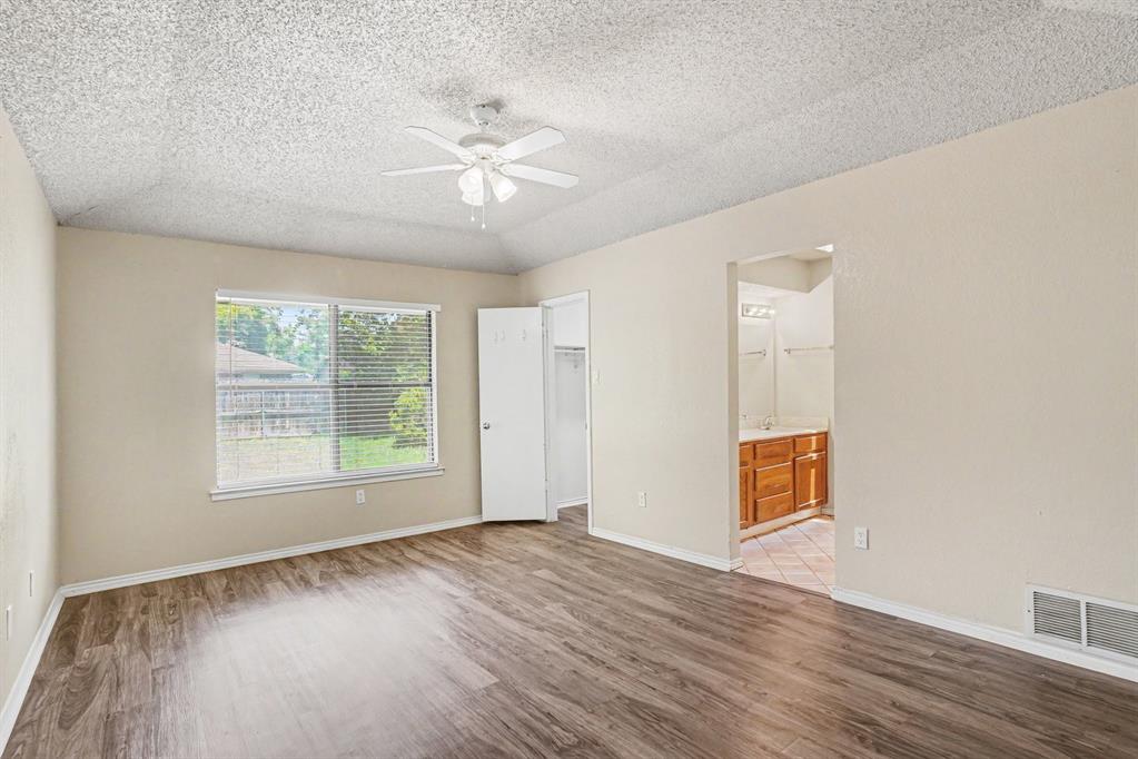 2608 Green Ridge Street Fort Worth, TX 76133 - Photo 13 of 25