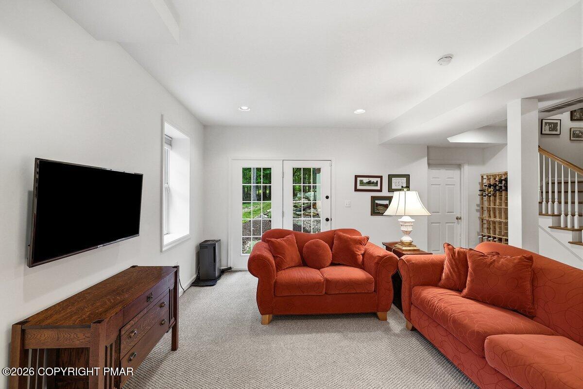 128 Creekside Road Canadensis, PA 18325 - Photo 32 of 68 Family room