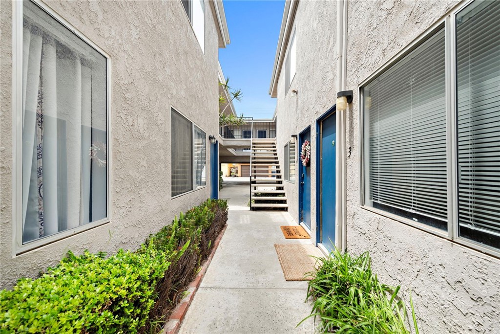221 10th Street Huntington Beach, CA 92648 - Photo 5 of 20 a view of a pathway besides a house