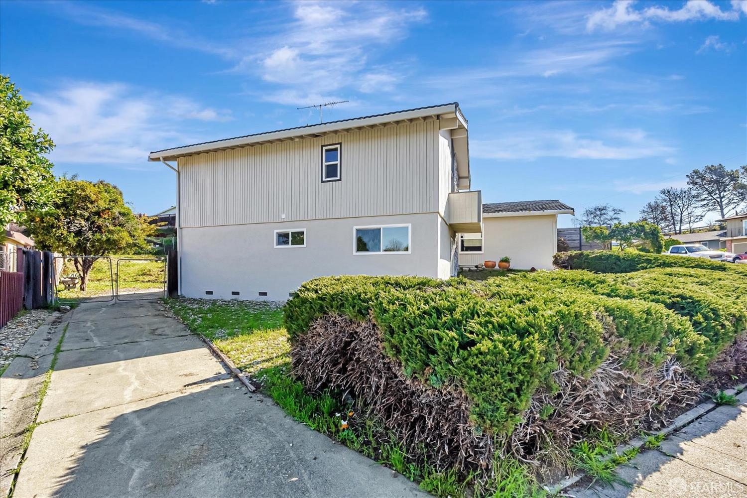 1133 Alberdan Circle Pinole, CA 94564 - Photo 4 of 46 Gallery Image 4