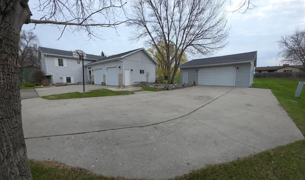 $400,000 | 6212 13th Street North, Moorhead, MN 56560