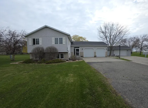 $400,000 | 6212 13th Street North, Moorhead, MN 56560