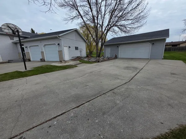$400,000 | 6212 13th Street North, Moorhead, MN 56560