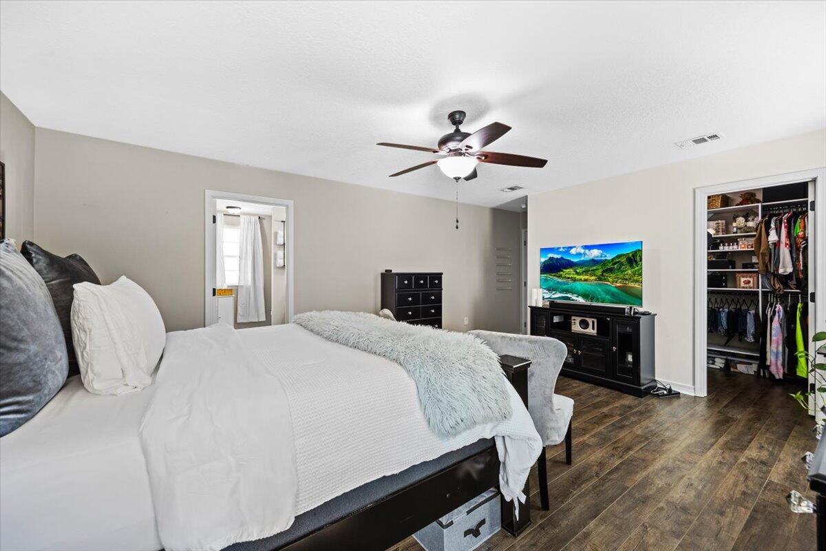 239 Wainwright Drive Crestview, FL 32539 - Photo 18 of 29 Owner's Suite