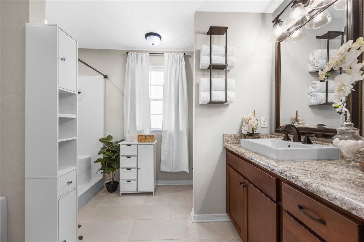 239 Wainwright Drive Crestview, FL 32539 - Photo 20 of 29 Ower's Bathroom