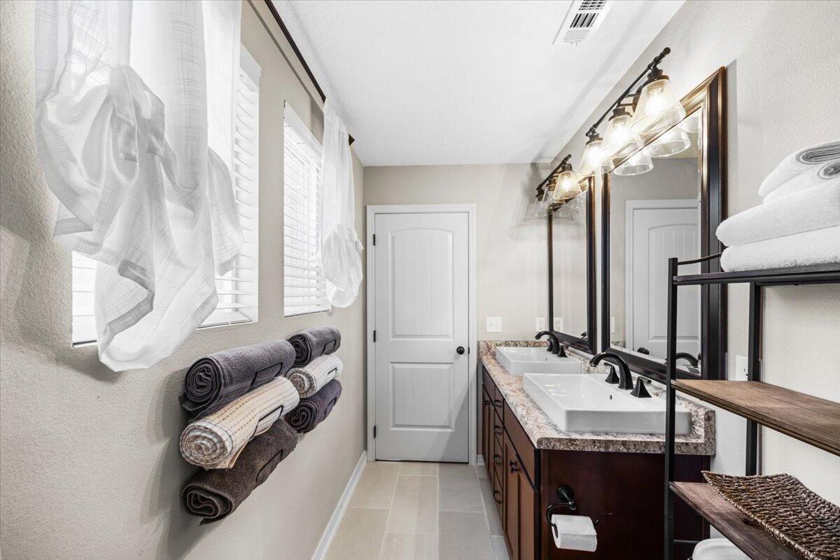 239 Wainwright Drive Crestview, FL 32539 - Photo 22 of 29 Hall Bathroom
