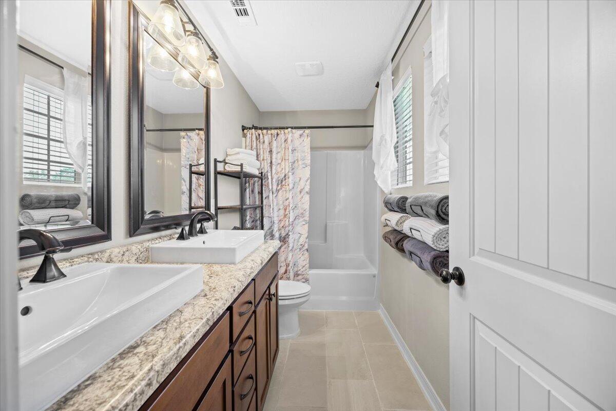 239 Wainwright Drive Crestview, FL 32539 - Photo 23 of 29 Hall Bathroom