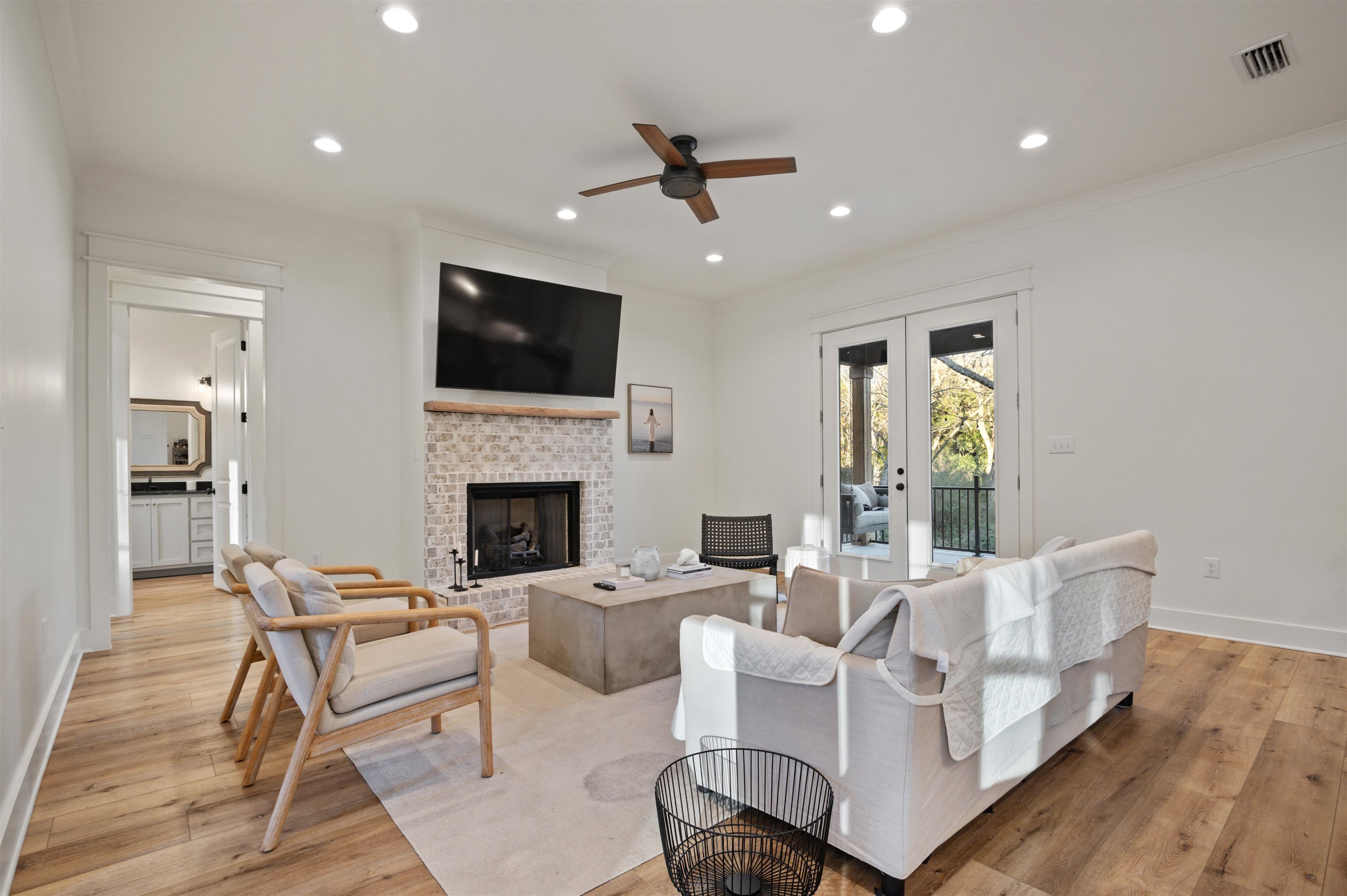 312 Pecan Ridge Boulevard Fairhope, AL 36532 - Photo 18 of 43 Living Room