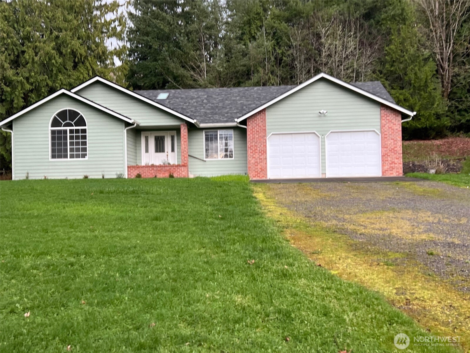 3638 Sunset Way Longview, WA 98632 - Photo 1 of 1 a front view of house with yard and green space